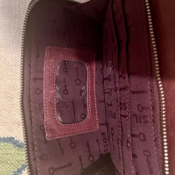 Used. Great condition. Purple fossil crossbody purse - Picture 3 of 4